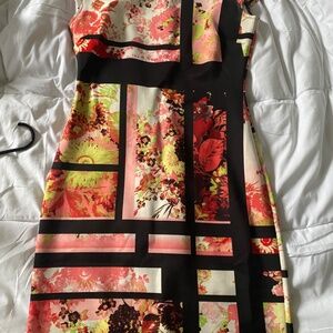 Floral fitted dress.